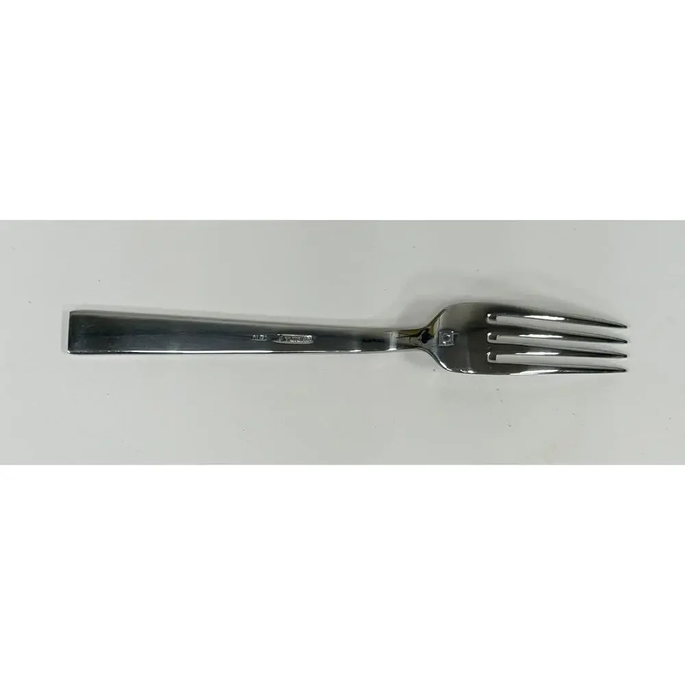 Oneida Aero Stainless Steel Flatware Set. KT112